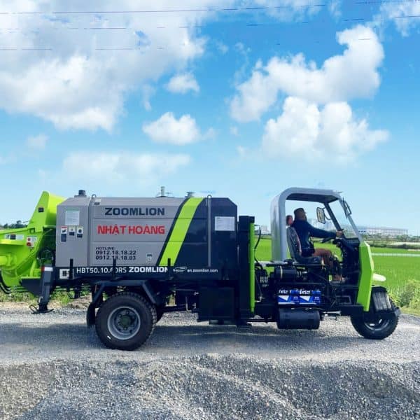 1. Máy cắt cỏ chạy dầu, sử dụng trong nông nghiệp, thiết bị hiện đại, chất lượng cao, công suất lớn, phù hợp cho công việc cắt cỏ, đường mòn, cắt cỏ đồng ruộng.