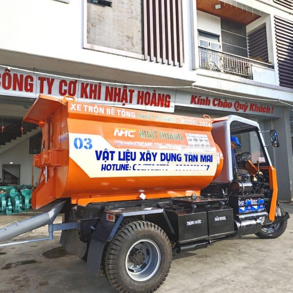 Xe trộn bê tông cỡ nhỏ, thiết kế phù hợp thi công công trình xây dựng tại Việt Nam, dễ vận hành, phụ kiện bền chắc, phục vụ nhu cầu trộn bê tông tại chỗ, tối ưu hiệu quả công việc.