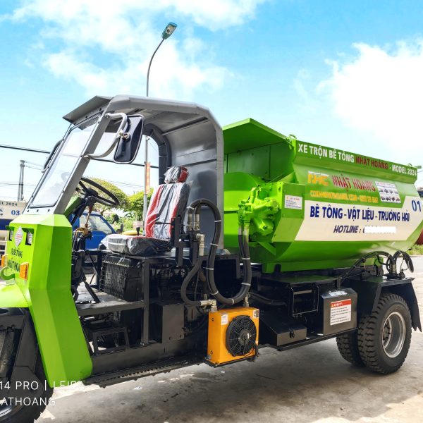 1. Xe trộn bê tông tự hành thương hiệu Nhật Hoàng, model 2024, phù hợp cho thi công xây dựng và công trình dân dụng.