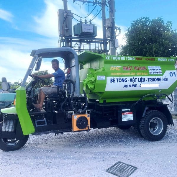 1. Xe trộn bê tông tự hành Nhật Hoàng, máy trộn bê tông nhỏ gọn, tiện lợi, phù hợp xây dựng công trình quy mô trung bình tại Việt Nam.