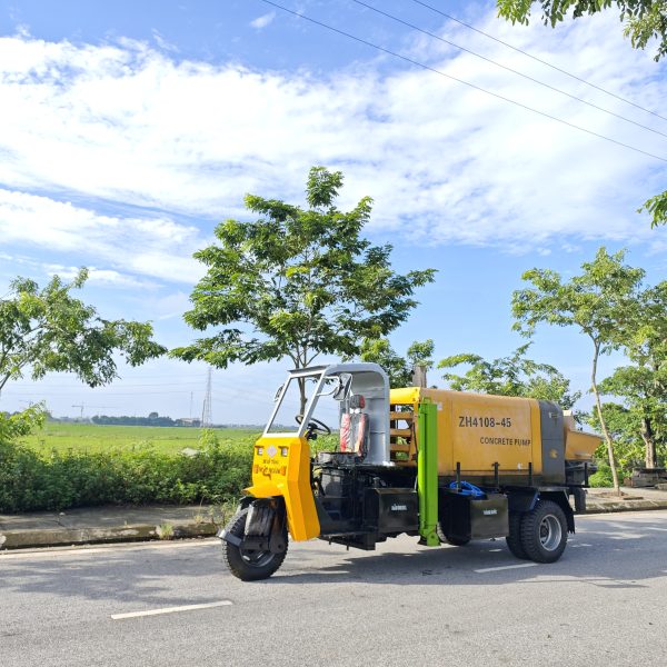 bom be tong tinh hang sany di dong che tu hanh di chuyen banh lop 4