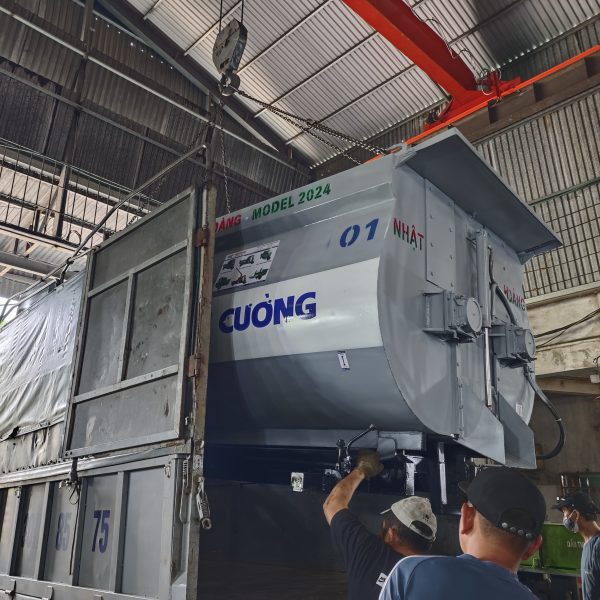 cong ty manh cuong quang ninh da sam may tron 4 khoi dat thung xe o to 5