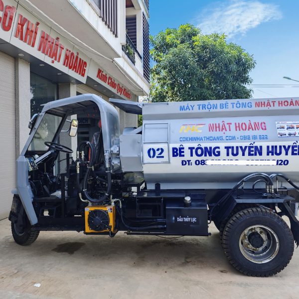 xe tron be tong 3 banh 3 khoi lai tiep tuc ve be tong tuyen huyen xe so 02 6