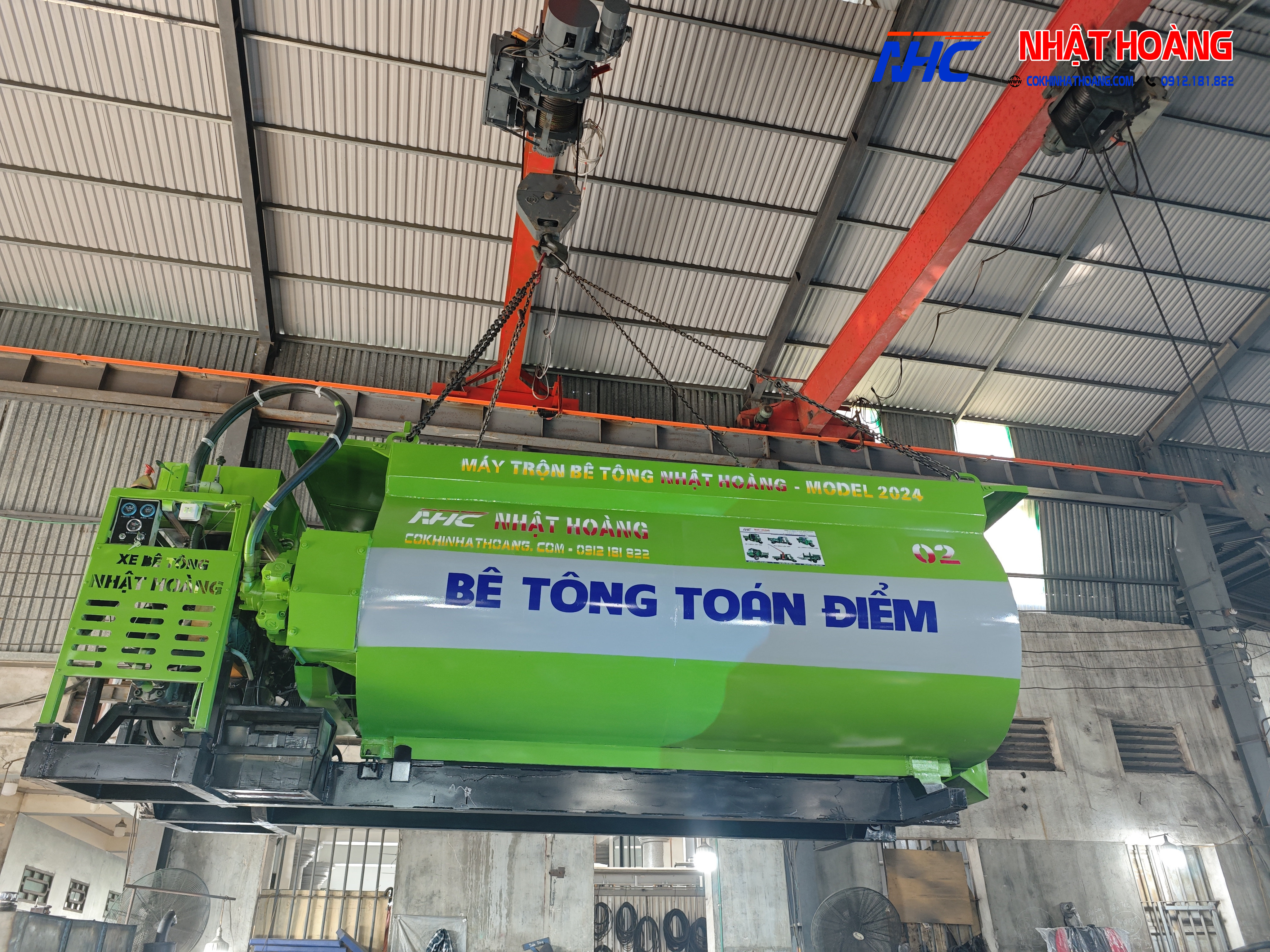 Bồn Trộn Bê Tông 2 Trục Nằm Ngang Có Gắn Động Cơ Rời Tự Đảo Trộn