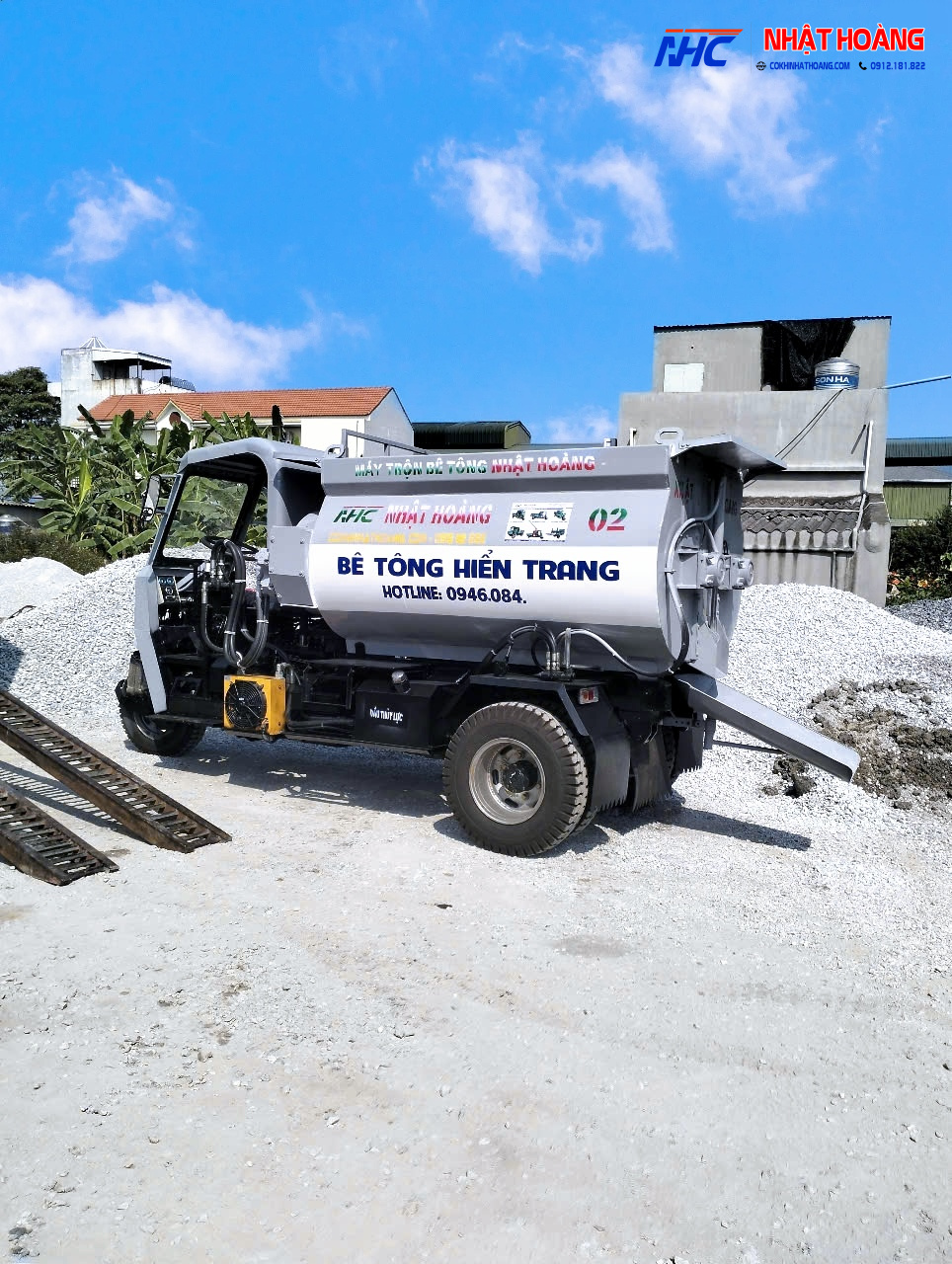 Xe 3 Bánh Trộn Bê Tông 2 Trục Rất Thuận Tiện Đi Đường Nhỏ Dân Sinh